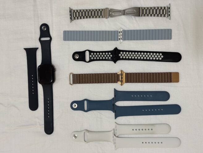 Apple Series 8 45mm Watch with GPS with 6 bands